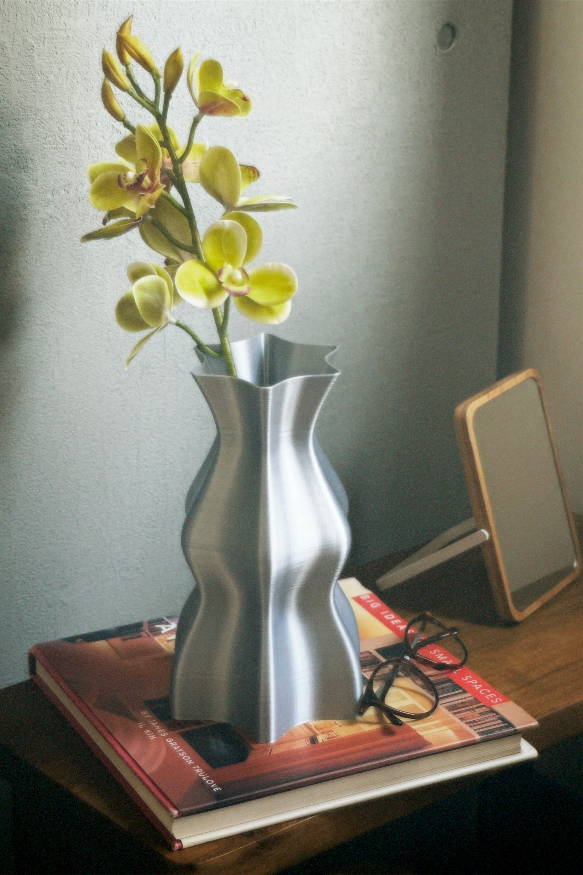 Wave Vase - Pearly
